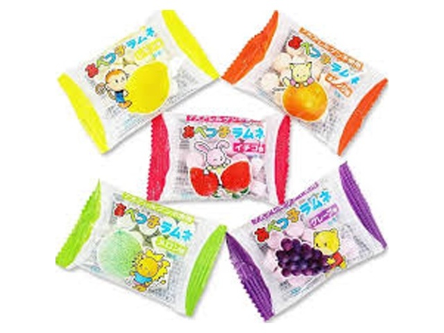 や）タカラ製菓 うずまきSピーチ＆いちごミルク | お菓子・駄菓子